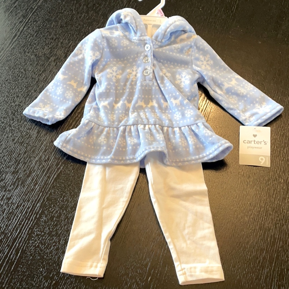 Carter’s 9month two piece outfit with snow flakes